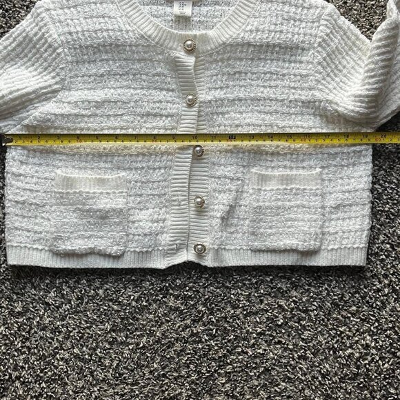 White Jessica Simpson Cropped Cardigan w/Pearl Buttons and Pockets, size medium - Picture 7 of 8